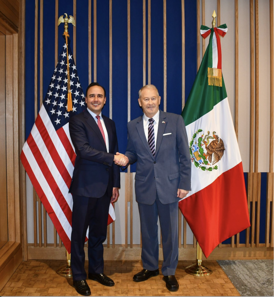 Fortalece Manolo lazos de amistad con el embajador de Estados Unidos